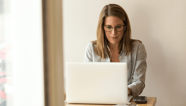 How to conduct a remote job interview to hire top candidates